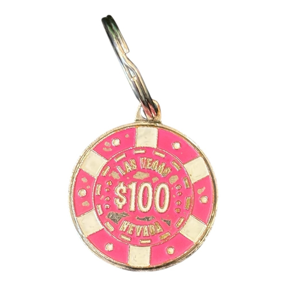 😍2/$20 Las Vegas Poker Chip Key Chain Pink Silver Tone Preloved